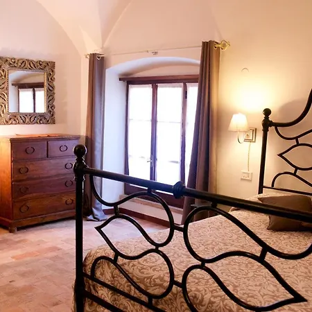 Alloggio per agriturismo La Rocca Di Rossoporpora *